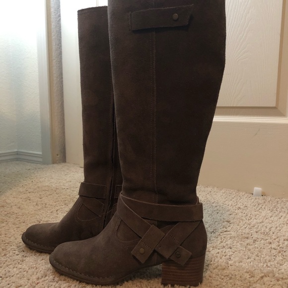 New ugg boots 6 - Picture 2 of 8